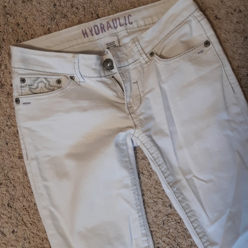 White Jean capris